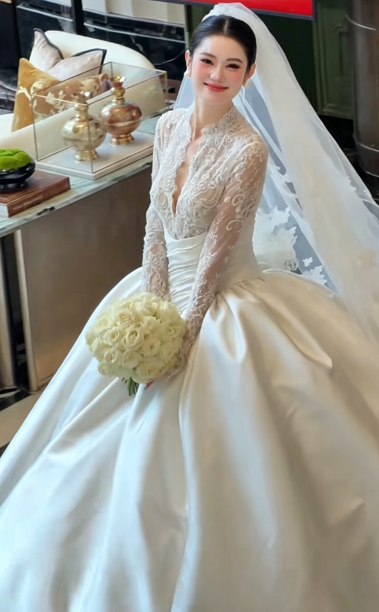 Charming V Neck Lace Satin Wedding Dress Long Sleeve Bridal Dress GG6196