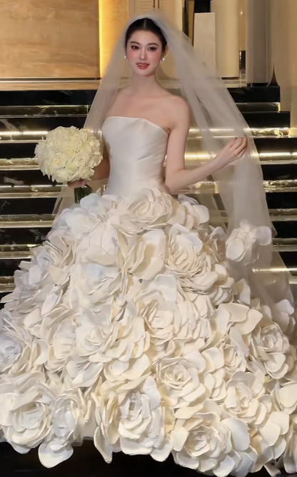 Chic Strapless Long Wedding Dress Handmade Flowers Bridal Dress GG6197