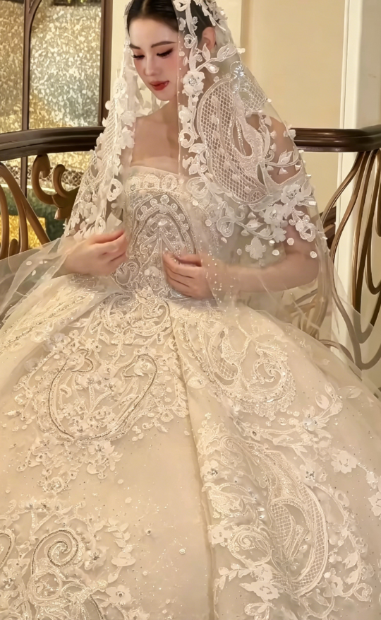 Luxury Strapless Appliques Long Wedding Dress White Beading Bridal Dress GG6202