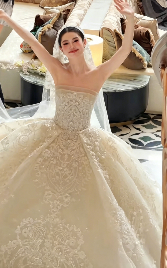Luxury Strapless Appliques Long Wedding Dress White Beading Bridal Dress GG6202