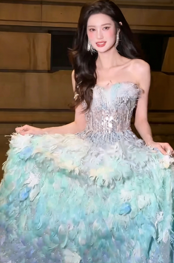 Unique Strapless Blue & Green Prom Dress Feather Sequins A-Line Evening Dress GG6204