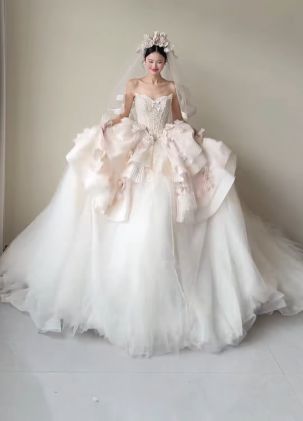 Romantic Strapless Ruffled Wedding Dress Tulle Appliques Bridal Dress GG6215