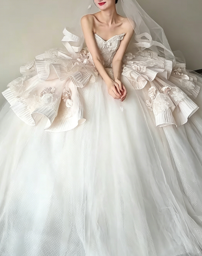 Romantic Strapless Ruffled Wedding Dress Tulle Appliques Bridal Dress GG6215