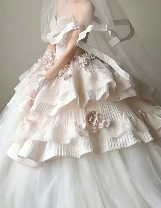 Romantic Strapless Ruffled Wedding Dress Tulle Appliques Bridal Dress GG6215