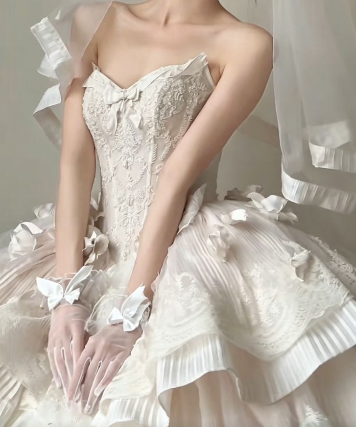 Romantic Strapless Ruffled Wedding Dress Tulle Appliques Bridal Dress GG6215