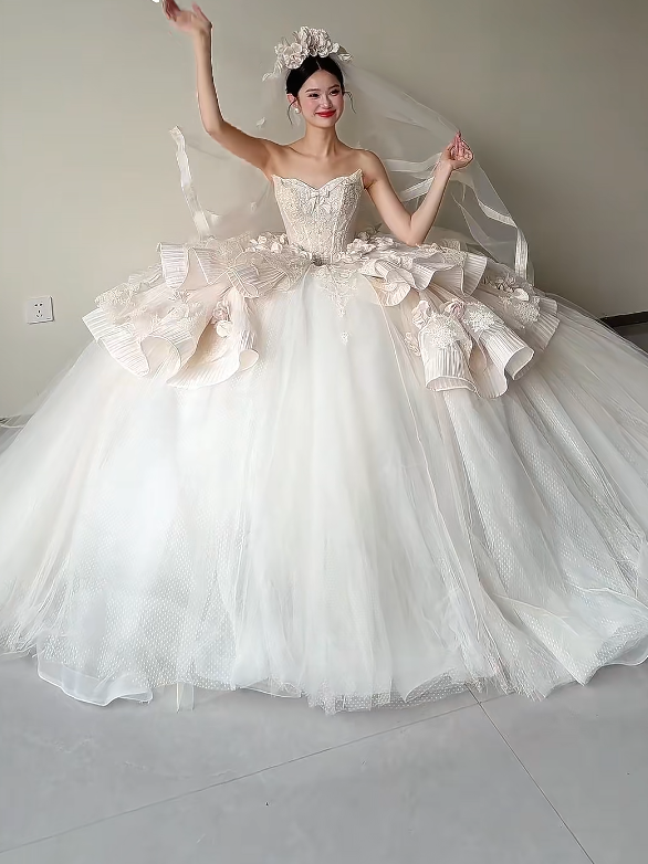 Romantic Strapless Ruffled Wedding Dress Tulle Appliques Bridal Dress GG6215