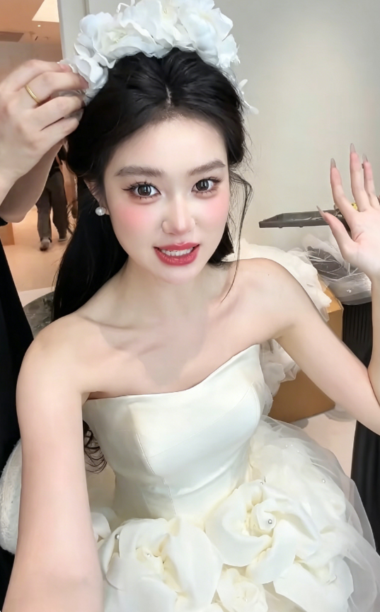 Graceful Strapless Satin Wedding Dress Handmade Flowers Mermaid Tulle Bridal Dress GG6221
