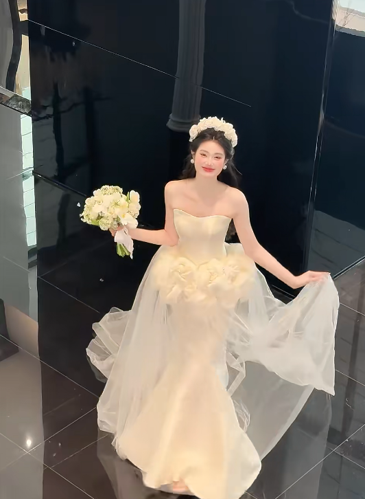 Graceful Strapless Satin Wedding Dress Handmade Flowers Mermaid Tulle Bridal Dress GG6221