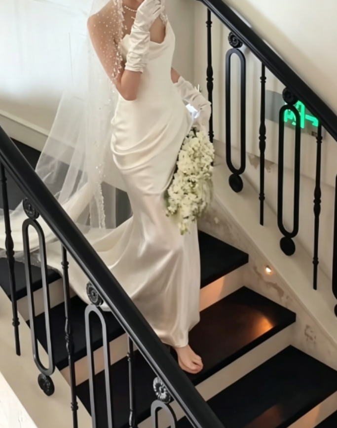 Minimalism Strapless White Wedding Dress Satin Sheath Bridal Dress GG6260
