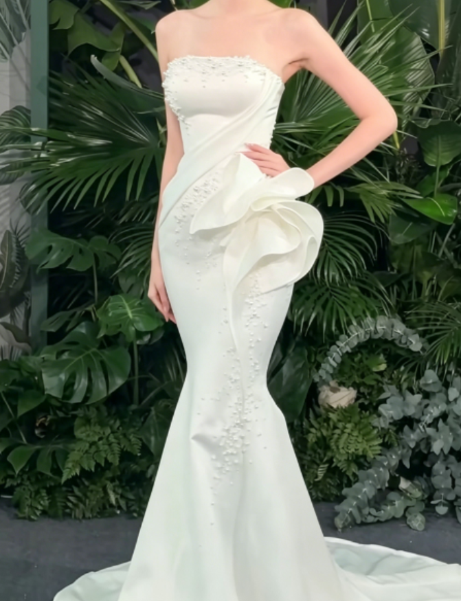 Charming Strapless Beaded Wedding Dress Satin Handmade Flowers Mermaid Bridal Dress GG6287
