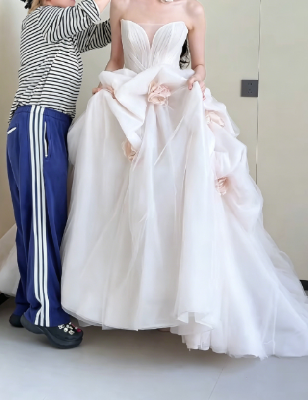 Classical Sweetheart 3D Floral Wedding Dress White Tulle A-Line Bridal Dress GG6292