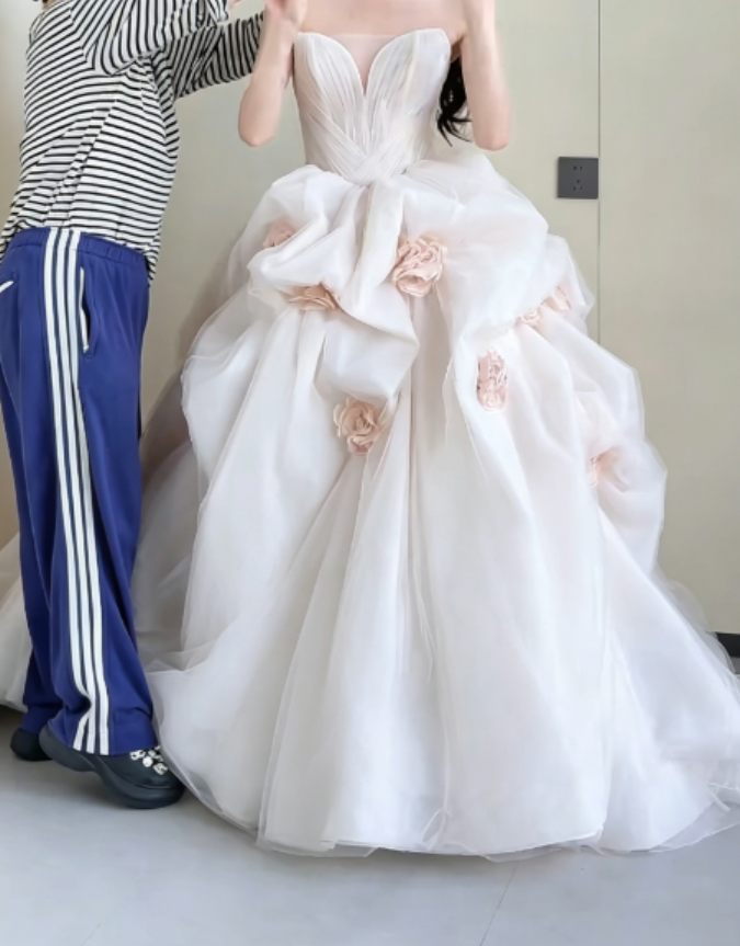 Classical Sweetheart 3D Floral Wedding Dress White Tulle A-Line Bridal Dress GG6292