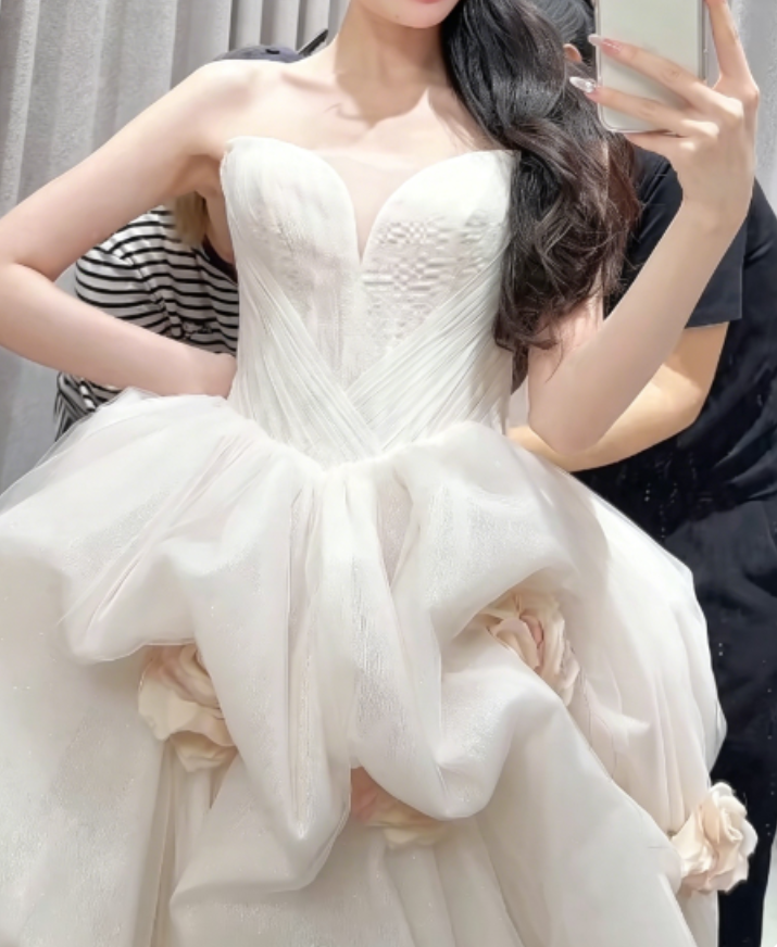 Classical Sweetheart 3D Floral Wedding Dress White Tulle A-Line Bridal Dress GG6292