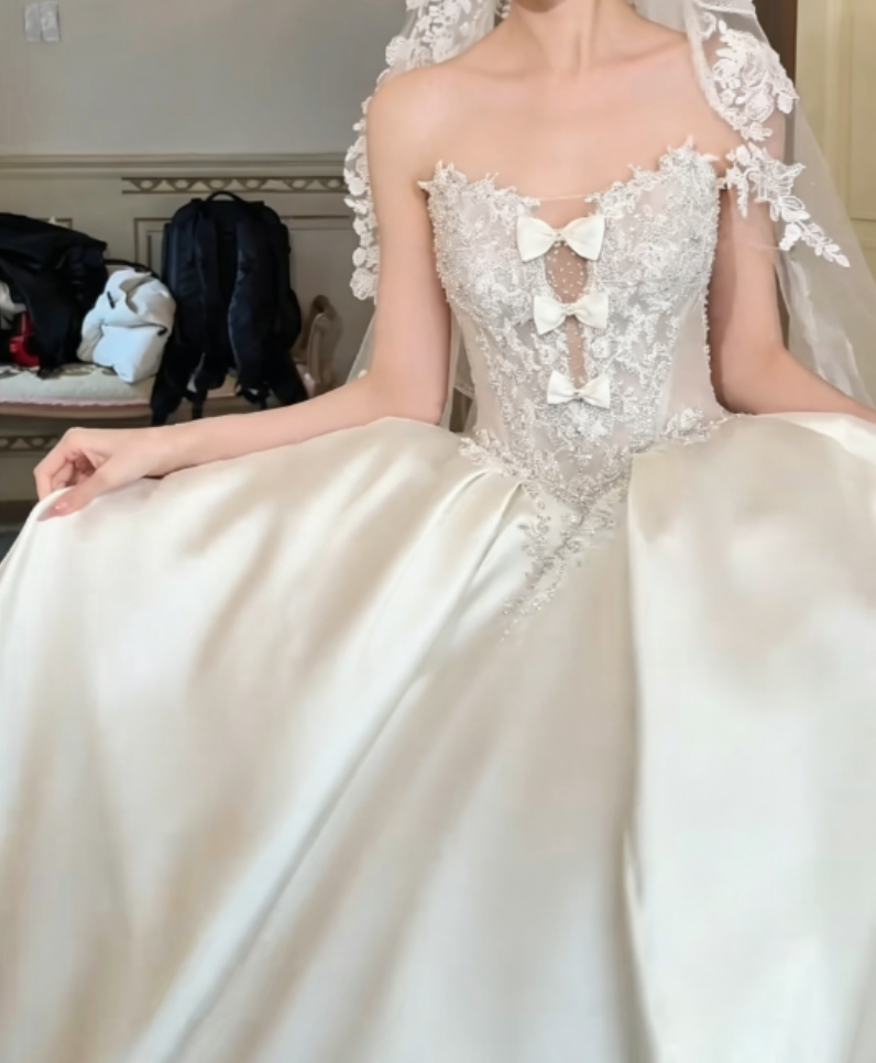 Luxury Strapless Beaded Wedding Dress Bows Satin A-Line Bridal Dress GG6305