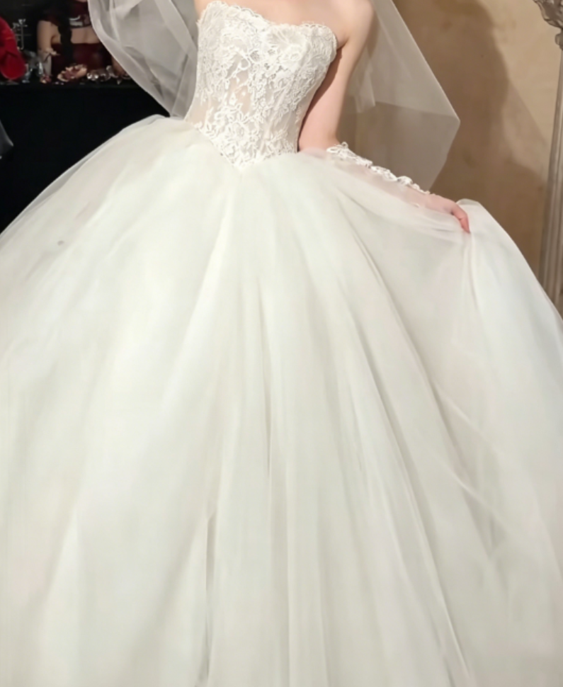 Attractive Strapless Lace Wedding Dress Tulle A-Line Bridal Dress GG6315