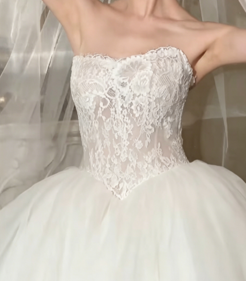 Attractive Strapless Lace Wedding Dress Tulle A-Line Bridal Dress GG6315