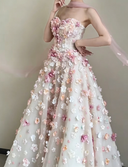 Sleek Strapless Appliques Prom Dress White A-Line Evening Dress GG6373