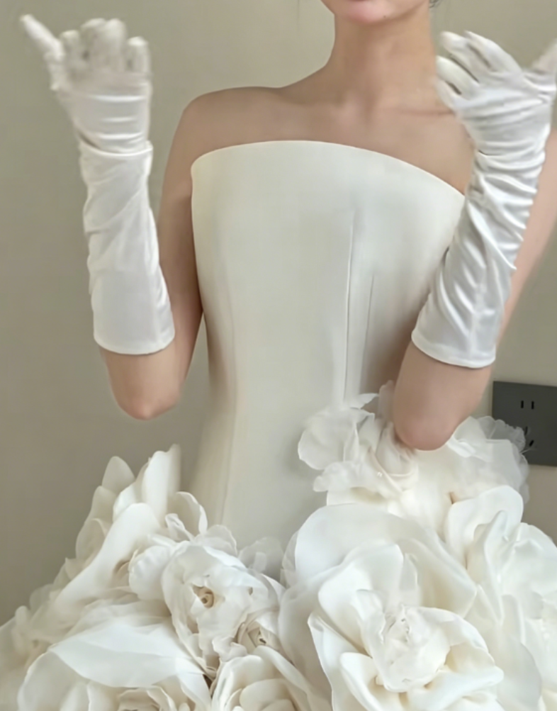 Ornate Strapless Satin Wedding Dress Handmade Flowers A-Line Bridal Dress GG6377