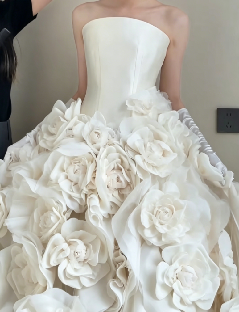 Ornate Strapless Satin Wedding Dress Handmade Flowers A-Line Bridal Dress GG6377