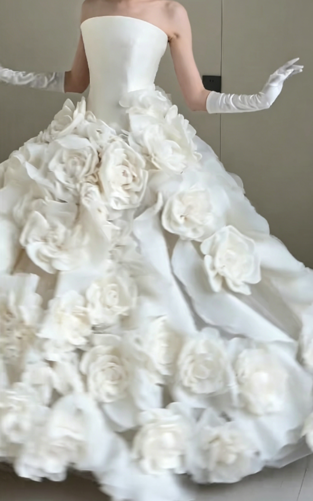 Ornate Strapless Satin Wedding Dress Handmade Flowers A-Line Bridal Dress GG6377