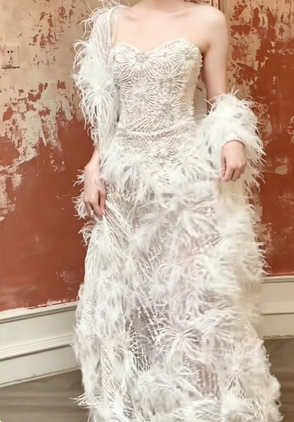 Luxury Strapless White Wedding Dress Beading Feather A-Line Bridal Dress GG6395