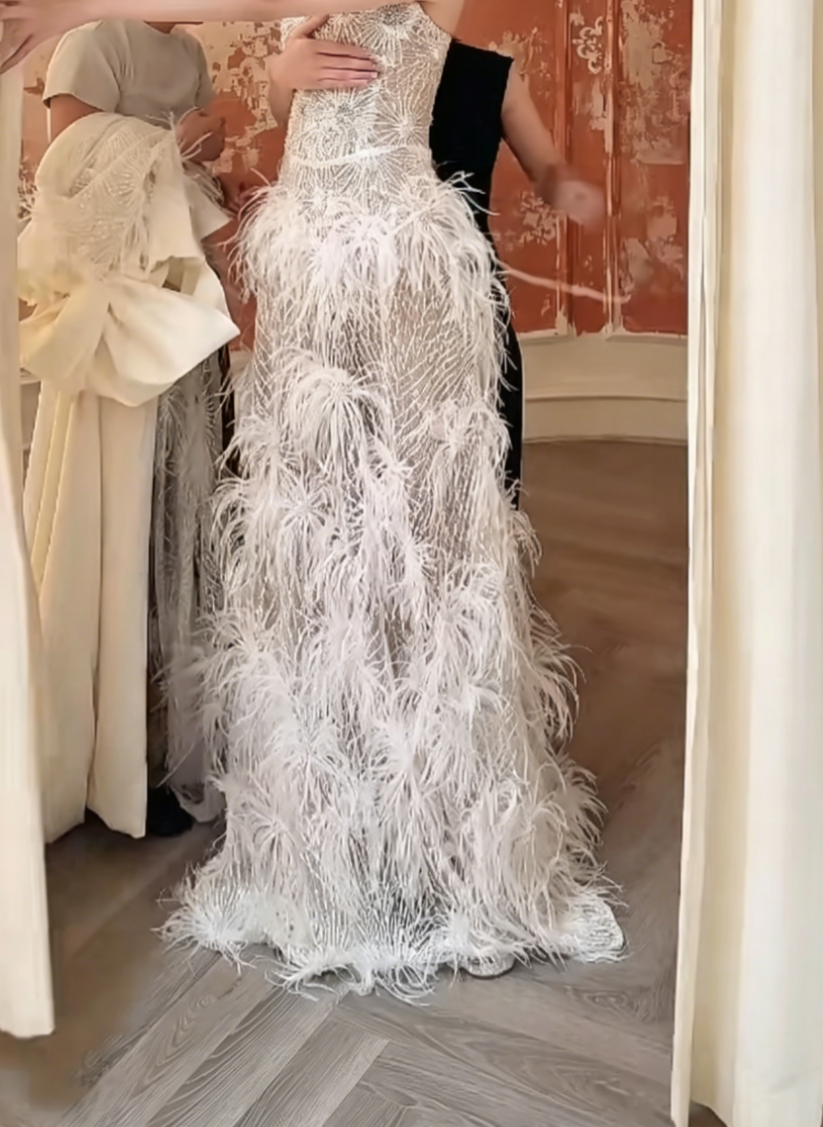 Luxury Strapless White Wedding Dress Beading Feather A-Line Bridal Dress GG6395