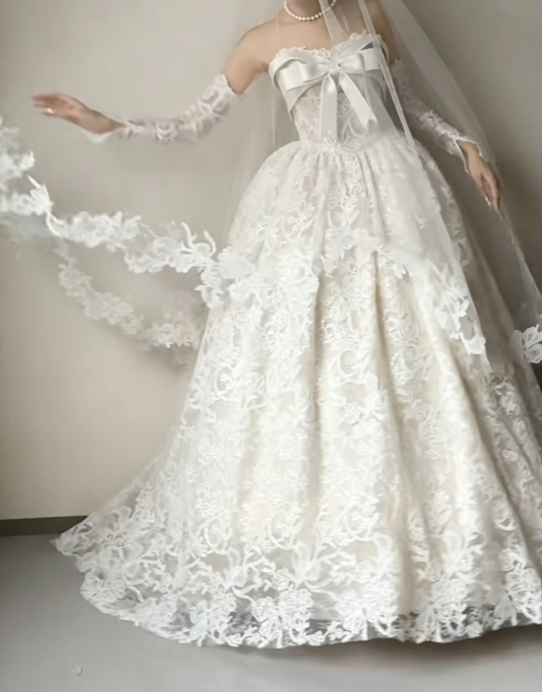 Lovely Strapless Lace Wedding Dress Sequins Bow A-Line Bridal Dress GG6423