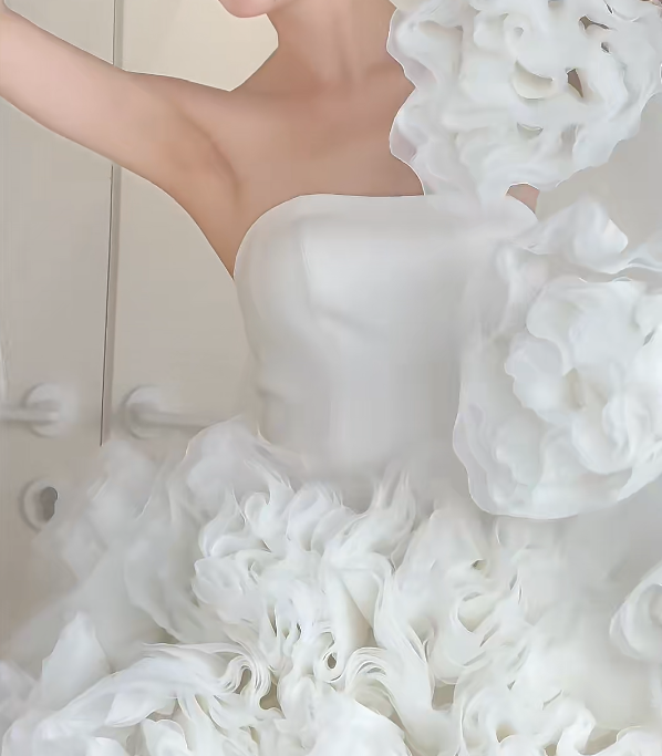 Charming Strapless White Wedding Dress Ruffles Handmade Flowers A-Line Bridal Dress GG6439