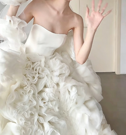 Charming Strapless White Wedding Dress Ruffles Handmade Flowers A-Line Bridal Dress GG6439