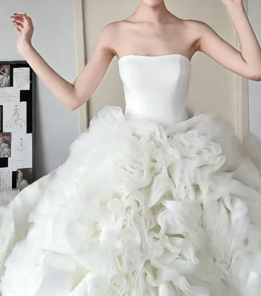 Charming Strapless White Wedding Dress Ruffles Handmade Flowers A-Line Bridal Dress GG6439