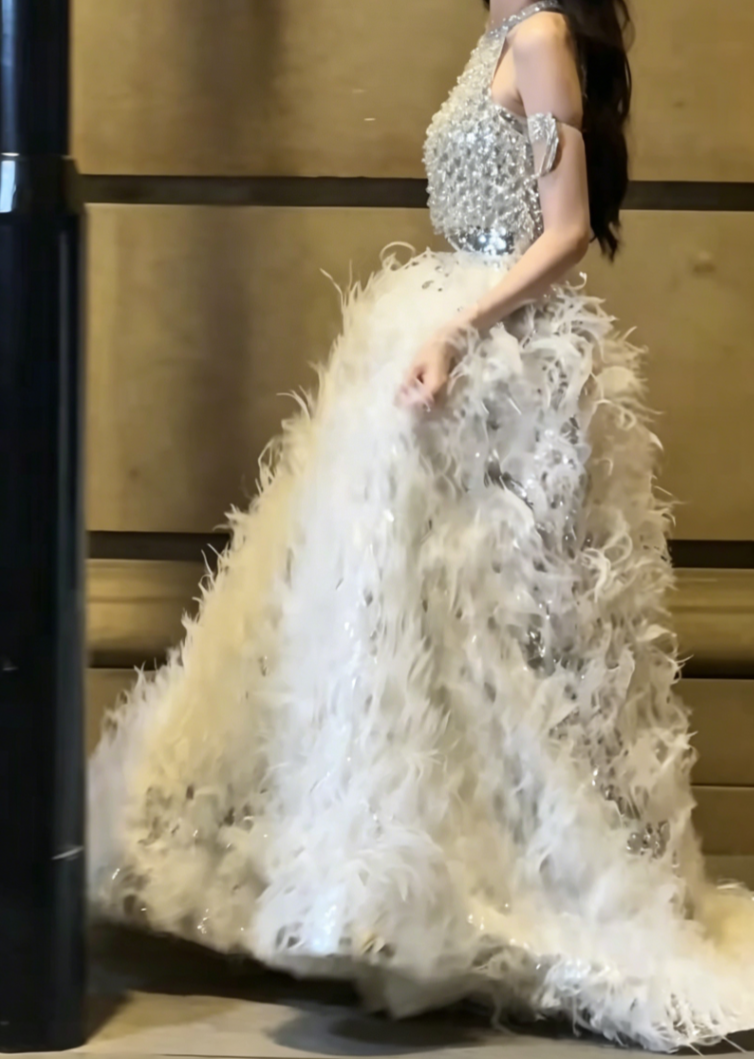 Luxurious Halter Neck Silver Prom Dress Sequins Feather A-Line Evening Dress GG6444