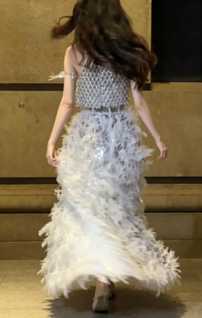 Luxurious Halter Neck Silver Prom Dress Sequins Feather A-Line Evening Dress GG6444