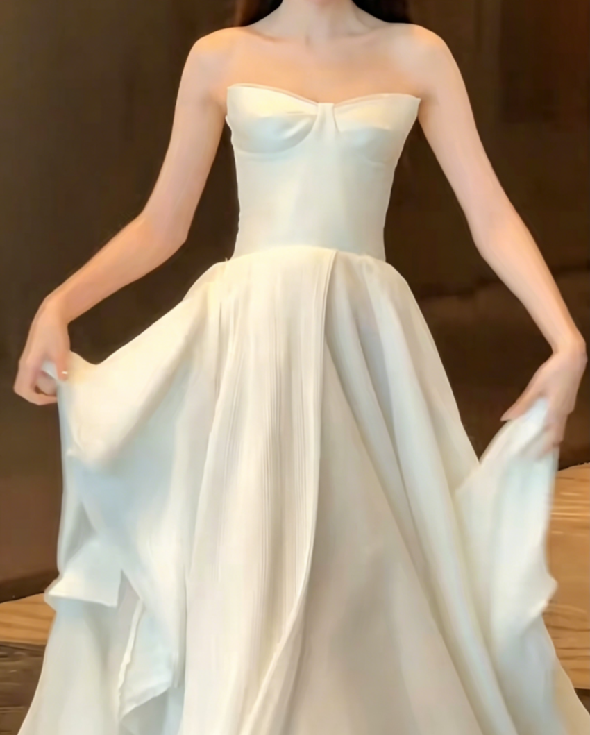 Ornate Strapless White Wedding Dress Tulle A-Line Bridal Dress GG6450