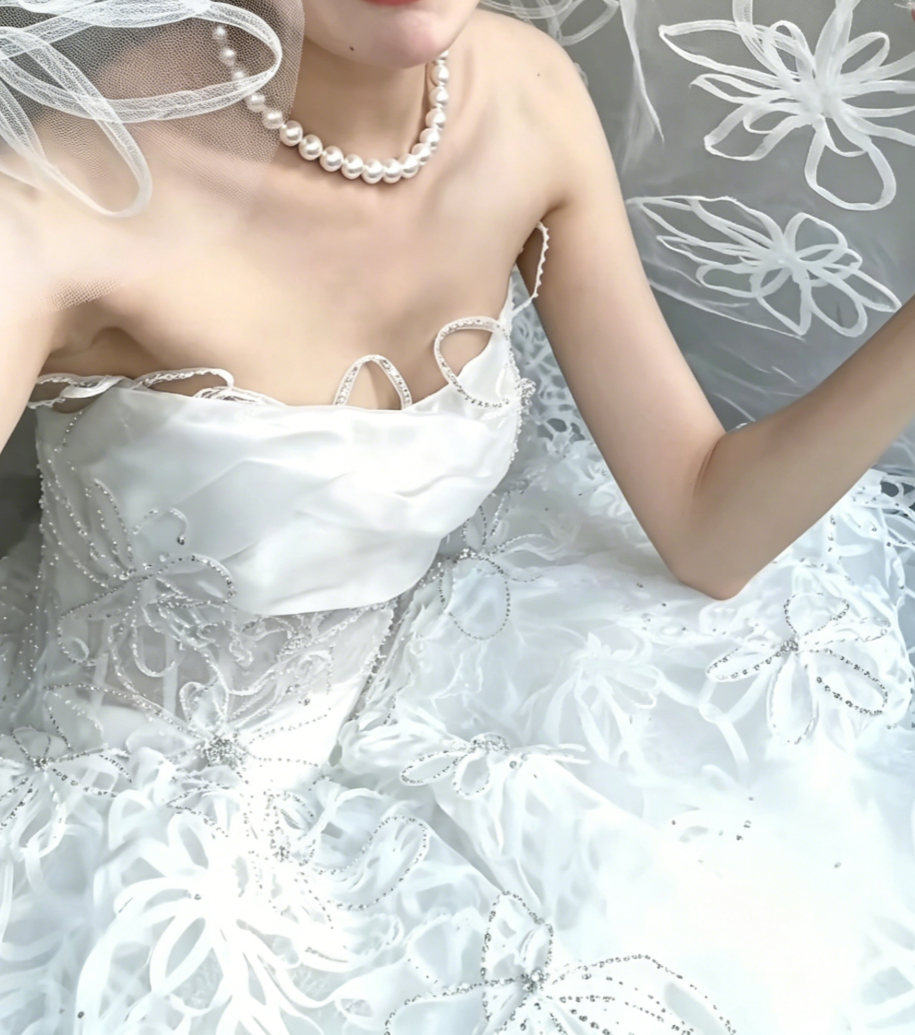 Charming Strapless Appliques Wedding Dress Sequins A-Line Bridal Dress GG6464