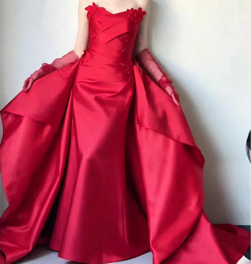 Unique Strapless Red Prom Dress Appliques Satin A-Line Evening Dress GG6467