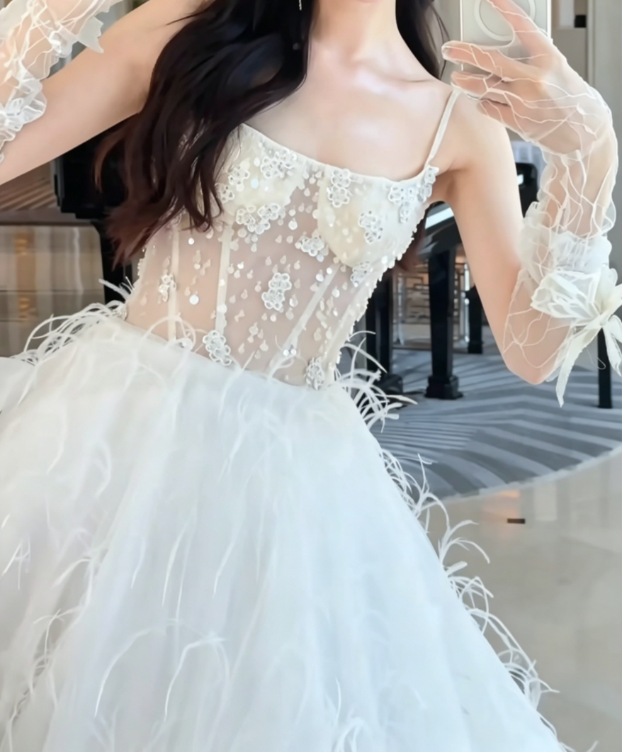 Trendy Spaghetti Straps Wedding Dress Feather Sequins A-Line Bridal Dress GG6537