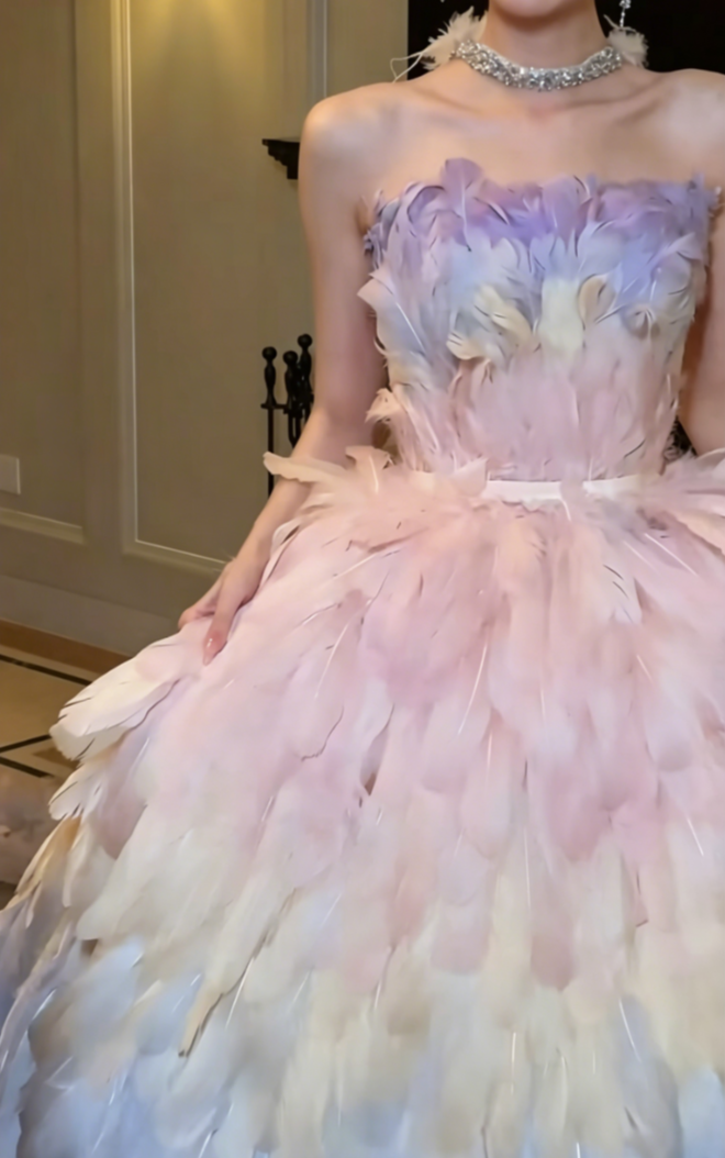 Charming Strapless Gradient Prom Dress Feather A-Line Evening Dress GG6539