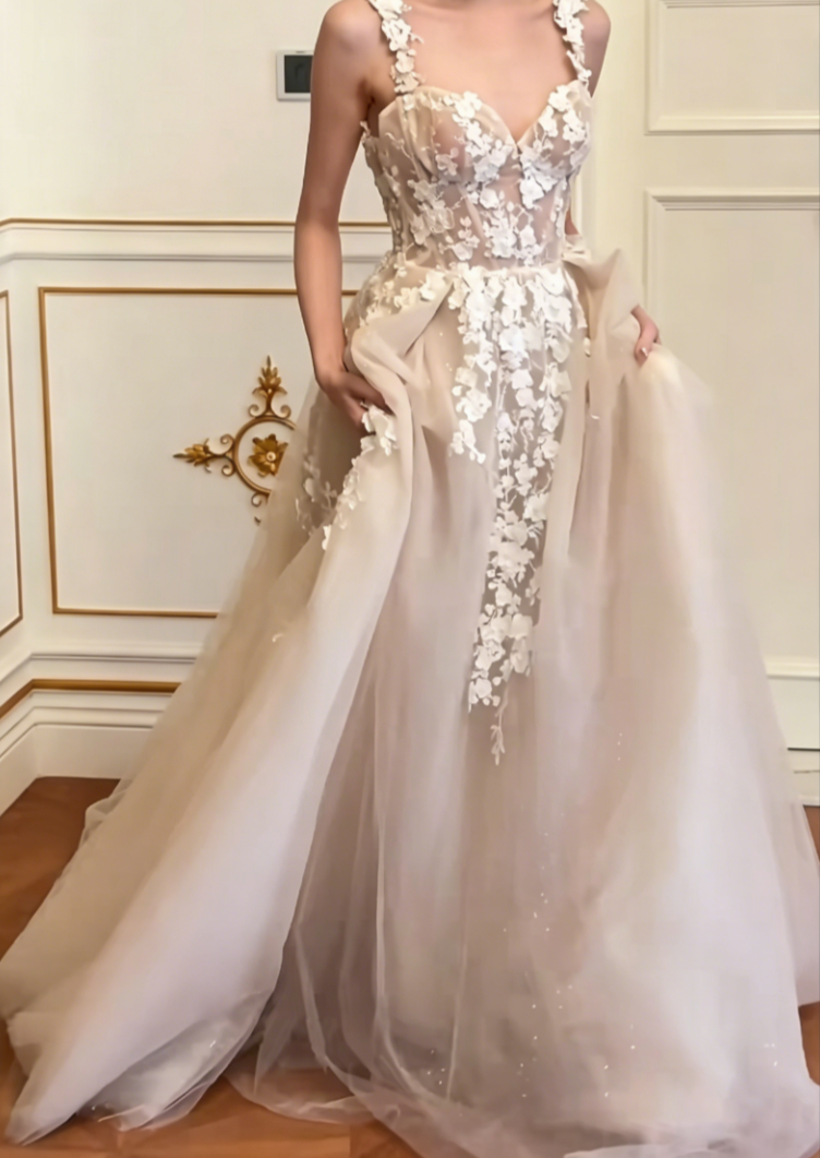 Ornate Spaghetti Straps Appliques Wedding Dress Tulle A-Line Bridal Dress GG6557