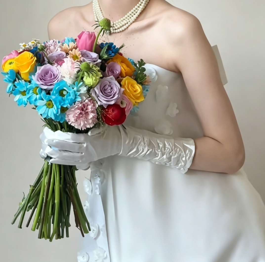 Graceful Strapless Satin Wedding Dress Appliques A-Line Bridal Dress GG6562