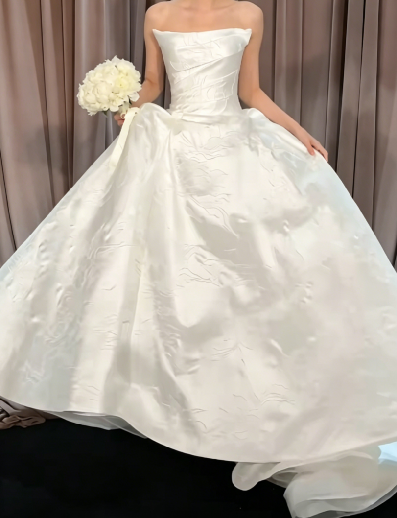 Playful Strapless Jacquard Wedding Dress Satin A-Line Bridal Dress GG6575