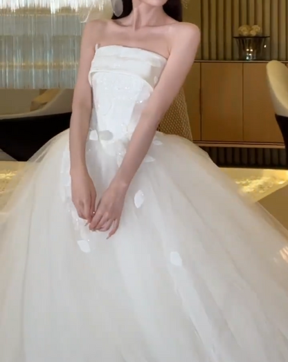 Trendy Strapless Wedding Dress Appliques Tulle A-Line Bridal Dress GG6597