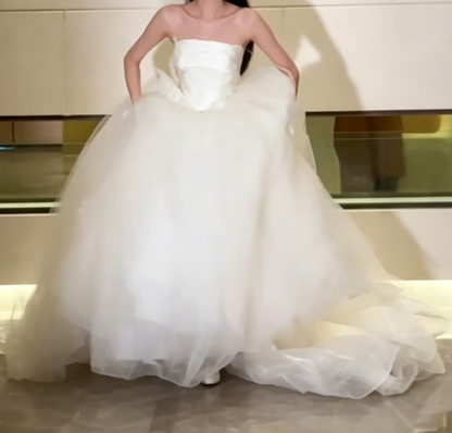 Trendy Strapless Wedding Dress Appliques Tulle A-Line Bridal Dress GG6597