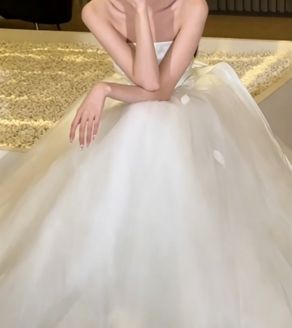 Trendy Strapless Wedding Dress Appliques Tulle A-Line Bridal Dress GG6597