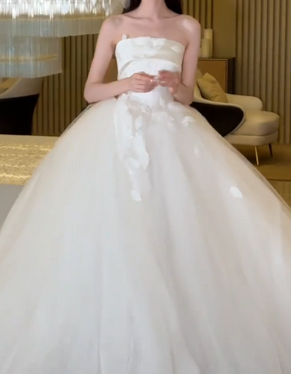 Trendy Strapless Wedding Dress Appliques Tulle A-Line Bridal Dress GG6597