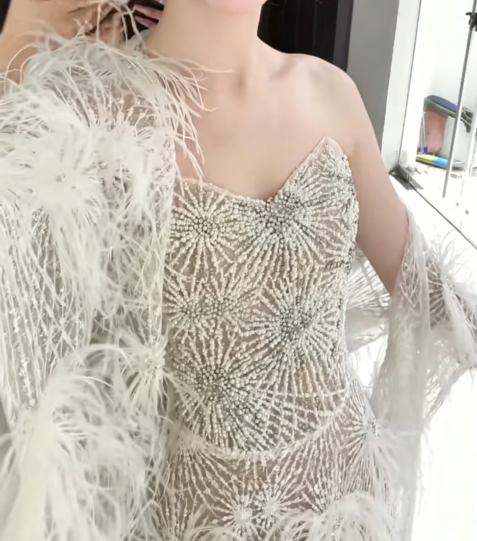 Playful Strapless Beaded Wedding Dress Feather A-Line Bridal Dress GG6607