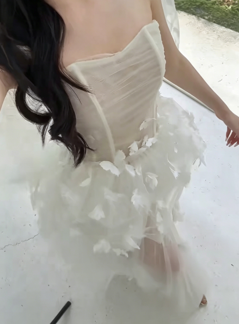 Adorable Strapless Wedding Dress Appliques Tulle A-Line Bridal Dress GG6608