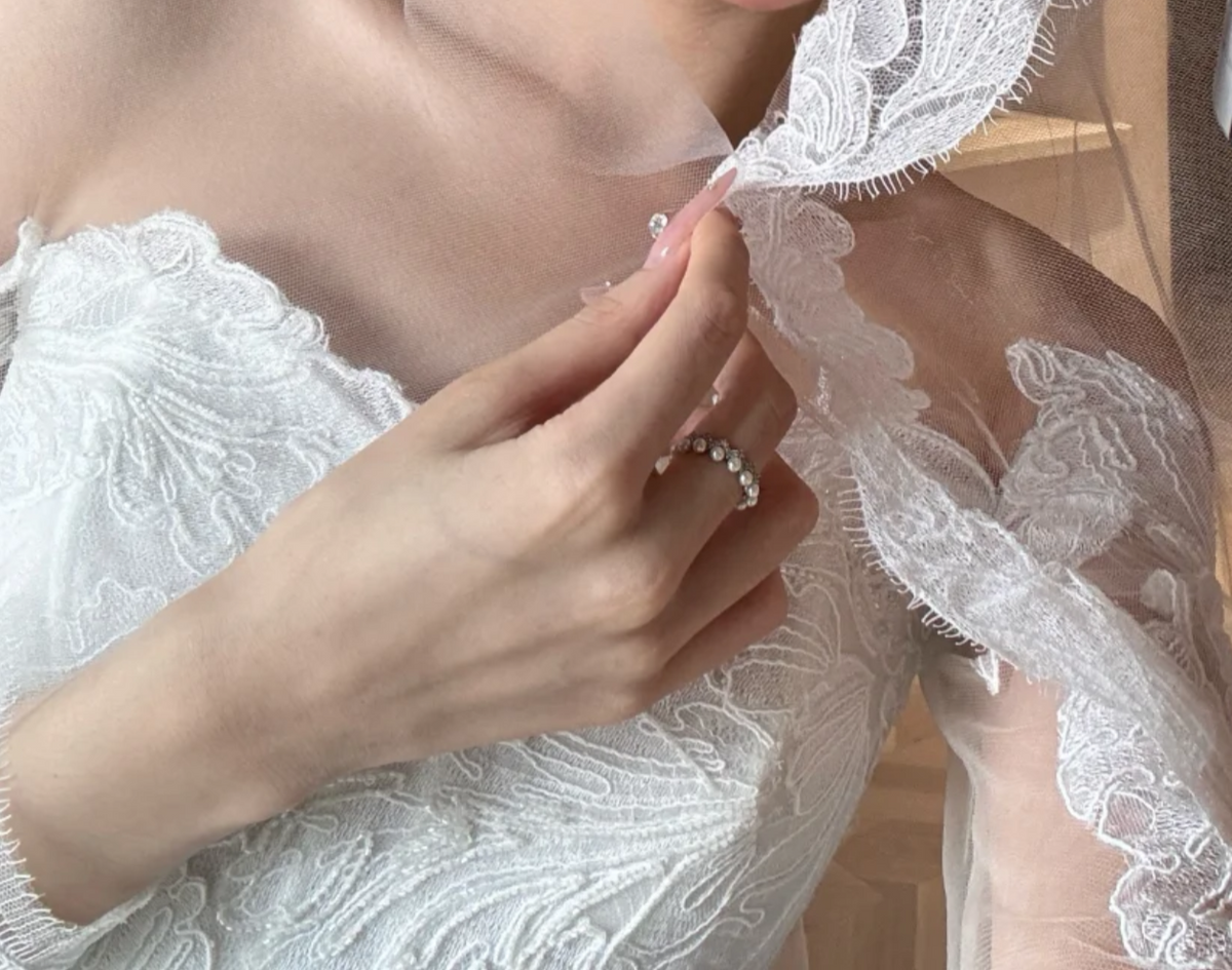 Graceful Off-Shoulder Appliques Wedding Dress Long Sleeve Mermaid Bridal Dress GG6624
