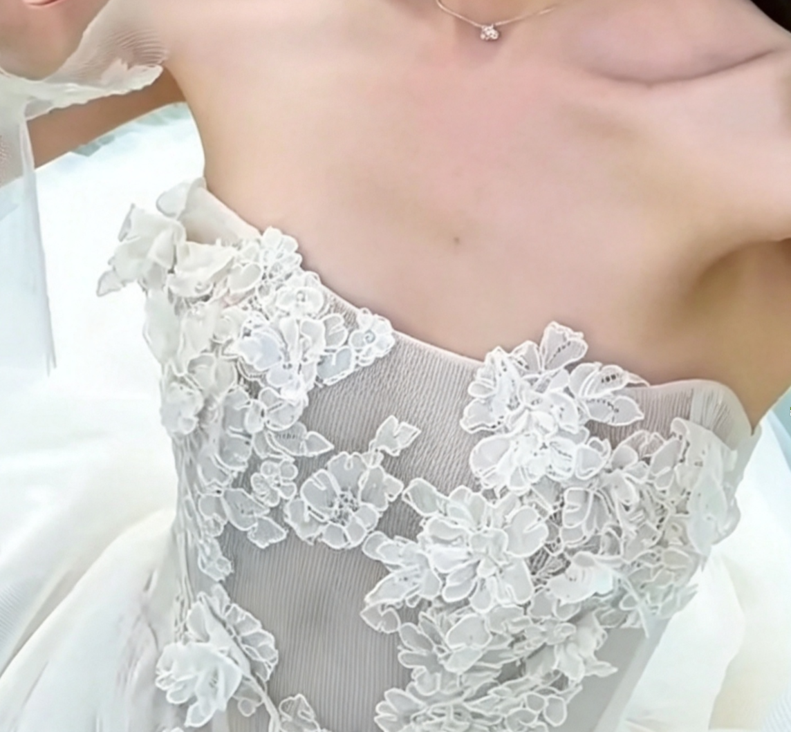 Chic Strapless Appliques Wedding Dress With Sleeves Tulle A-Line Bridal Dress GG6644