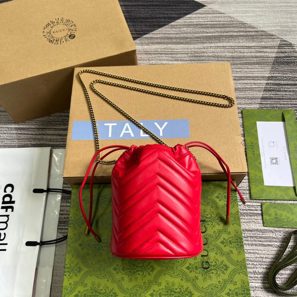 Gucci GG Marmont Matelassé Chevron Mini Bucket Bag Red 13Cm 575163 DTDHT 6832