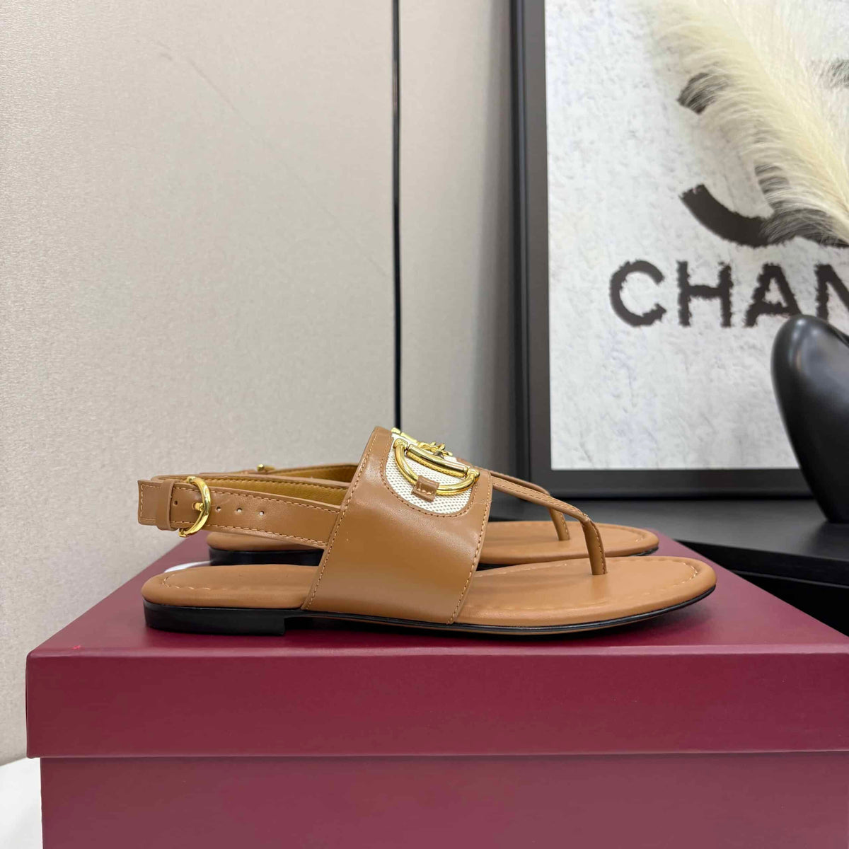 GUCCI WOMEN’S THONG SANDAL WITH HORSEBIT LIGHT BROWN 834431 AAEZJ 2744